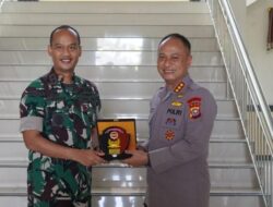 Perkuat Sinergi TNI–Polri di Riau, Dansat Brimob Riau Kunjungi Batalyon Parako 462 Pasgat