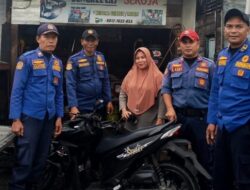 Rangka Motor Patah, Ibu Ini Minta Bantuan Damkar