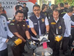 26,9 Kg Sabu Dimusnahkan Polda Riau, Jaringan Napi Pengendali Terbongkar