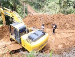 Alat Berat dari Polda Riau Sukses Buka Akses Jalan yang Terisolir Bencana di Agam