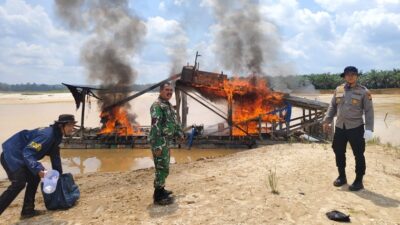 12 Rakit PETI Dimusnahkan di Kuansing, Aksi Tegas Aparat Jaga Lingkungan