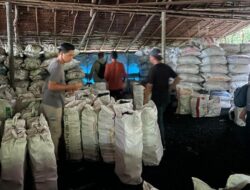 Dapur Arang Ilegal di Meranti Digerebek, Polda Riau Sita 100 Ton Arang Bakau Siap Ekspor