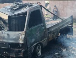 Kebakaran Hanguskan Rumah Petak dan Mobil Pick Up di Pekanbaru
