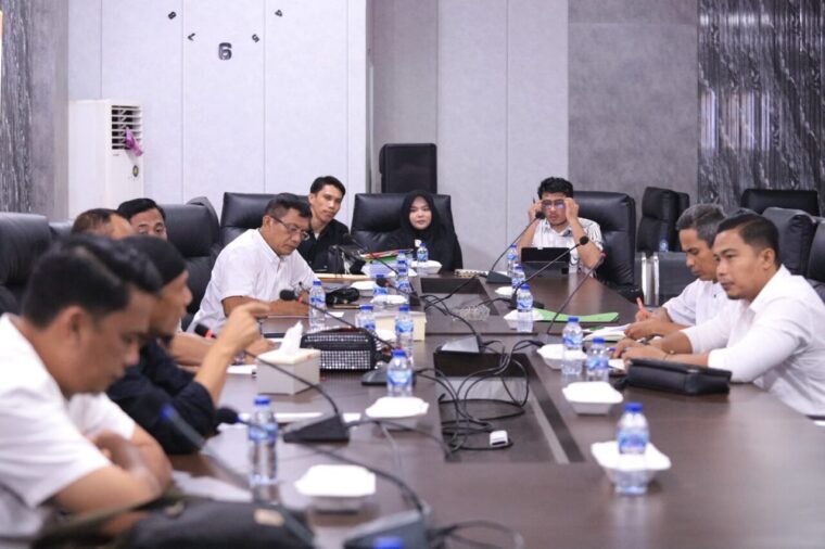 Direksi BUMD PT Bumi Meranti rapat bersama DPRD Kepulauan Meranti belum lama ini