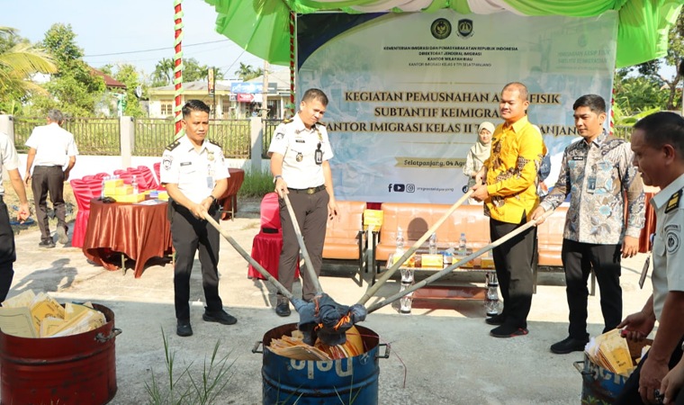 Kantor Imigrasi Selatpanjang Musnahkan 42.012 Berkas Arsip Sesuai Ketentuan